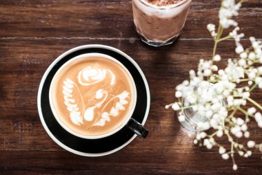Cafe Restoran - vintage etkisi filtre sıcak latte kahve Kupası