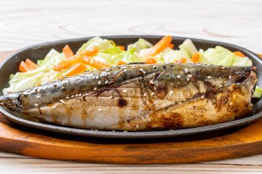 Teriyaki sosu - Japon yemekleri tarzı ile ızgara Saba Balık biftek