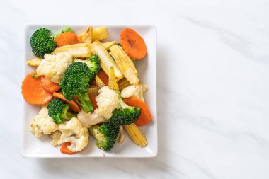 Kızarmış sebze - vejetaryen ve vejetaryen yemek tarzı