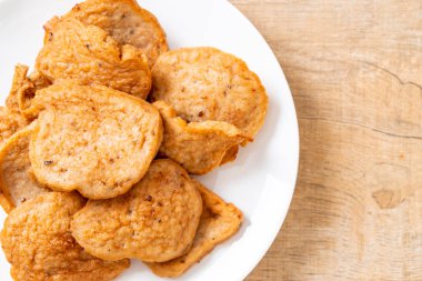 Vietnamca domuz sosisi soslu kızarmış