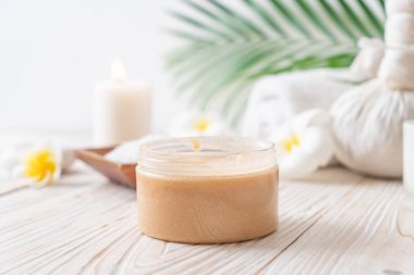 Ahşap zemin üzerine kurulmuş kaplıca tedavileri - Güzellik konsepti