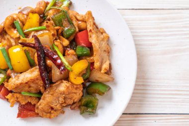 Kaju fıstığı - Asya gıda ile tavada kızartılmış tavuk