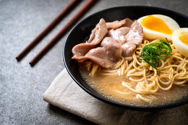 东光拉面配猪肉和鸡蛋 日本风格 — 图库照片