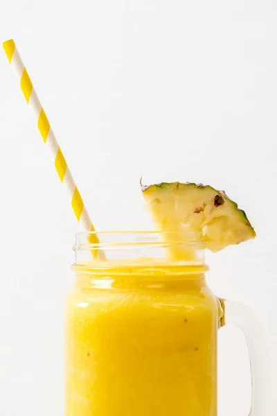 Färsk Ananas Smoothie Glas Trä Bord Hälsosam Dryck — Stockfoto