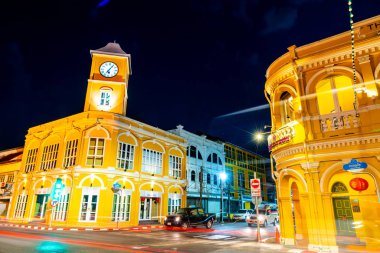 Phuket, Tayland, 18 Nisan 2018: Çin Portekiz tarzı eski binalar ile eski şehir Phuket Tayland Phuket çok ünlü bir turistik yer.