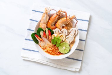 Baharatlı karides çorbası (Tom Yum Goong) - Tay geleneksel gıda