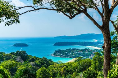 Tropikal plaj manzarası, Karon view Phuket, Tayland - tatil tatil kavramı üzerine gelin