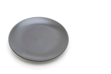 boş siyah plaka ve beyaz arka plan üzerinde izole kase