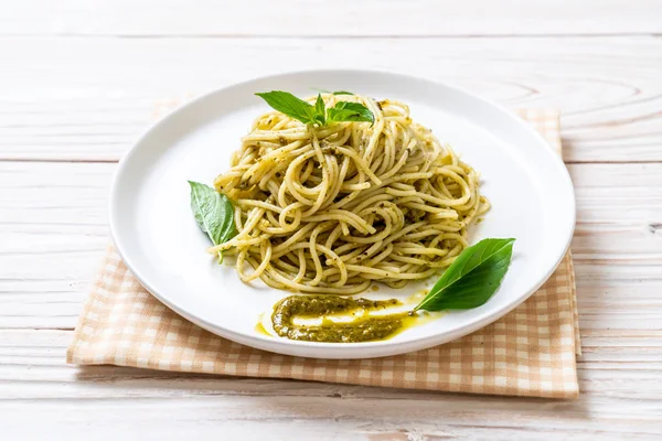 Homamade Spaghetti Pesto Sauce Olive Oil Basil Leaves — Stock Photo, Image