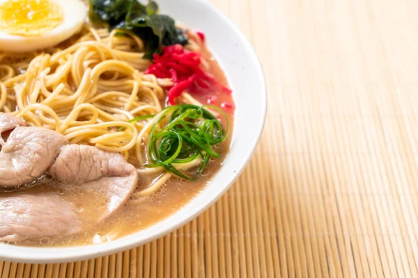 Fideos Tonkotsu Ramen Con Cerdo Huevo Estilo Japonés —  Fotos de Stock