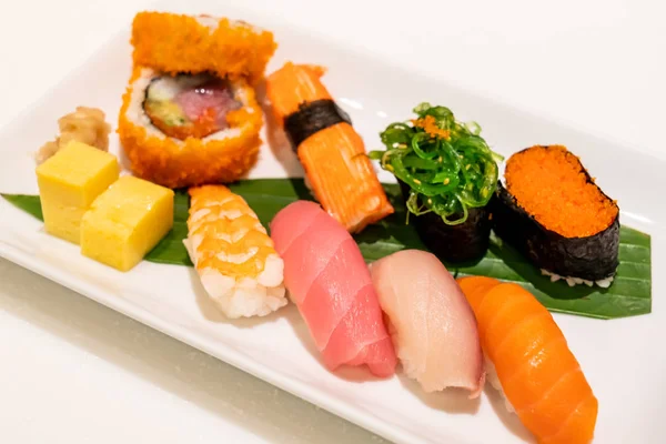 Sushi Mezclado Plato Estilo Comida Japonesa — Foto de Stock