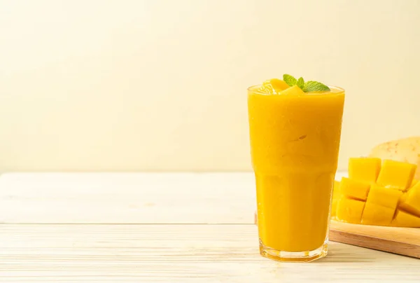 Fresh Mango Smoothies Healthy Food Drink Concept — Stock Photo, Image