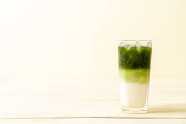 Buzlu kibrit yeşil sütlü latte.