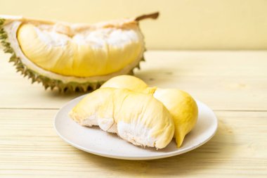 Ahşap zemin üzerinde taze Durian meyvesi
