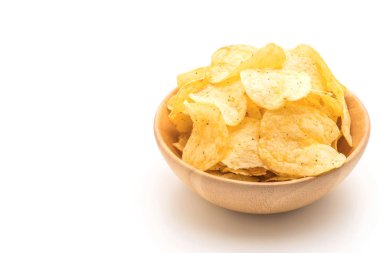 Patates cipsi beyaz arkaplanda izole
