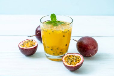 taze ve buzlu meyve suyu - sağlıklı içecek