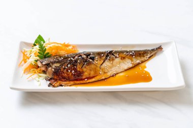 Teriyaki sosu - Japon yemekleri tarzı ile ızgara Saba Balık biftek