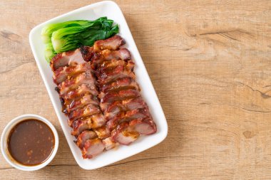 Barbekü kırmızı domuz soslu rosto