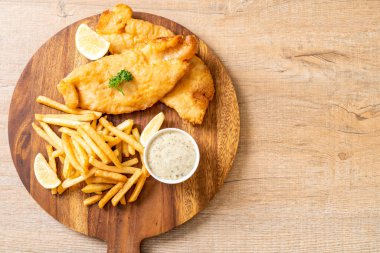 Balık ve patates kızartması. Sağlıksız yiyecekler.