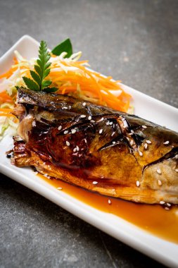 Teriyaki sosu - Japon yemekleri tarzı ile ızgara Saba Balık biftek