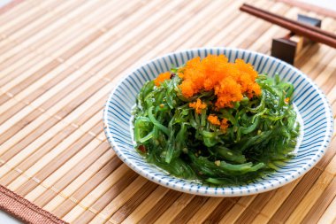 yosun salata karides yumurta - Japon gıda tarzı