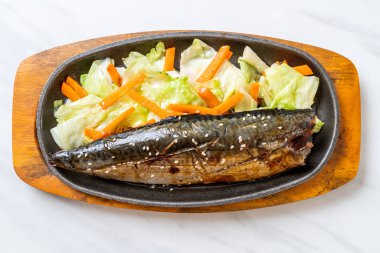 Teriyaki sosu - Japon yemekleri tarzı ile ızgara Saba Balık biftek