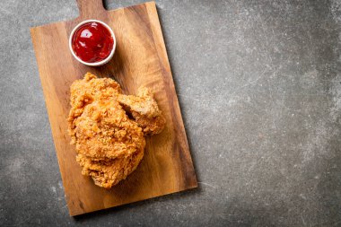 Kızarmış tavuk yemeği - abur cubur ve sağlıksız yemek