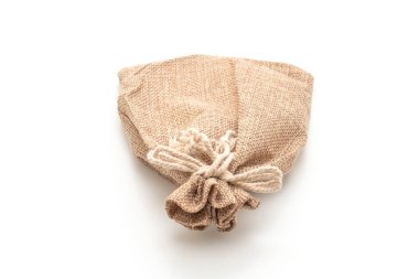 Beyaz arka plan üzerinde izole çuval kumaş çanta