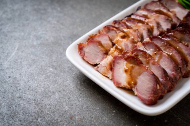 Barbekü kırmızı domuz soslu rosto