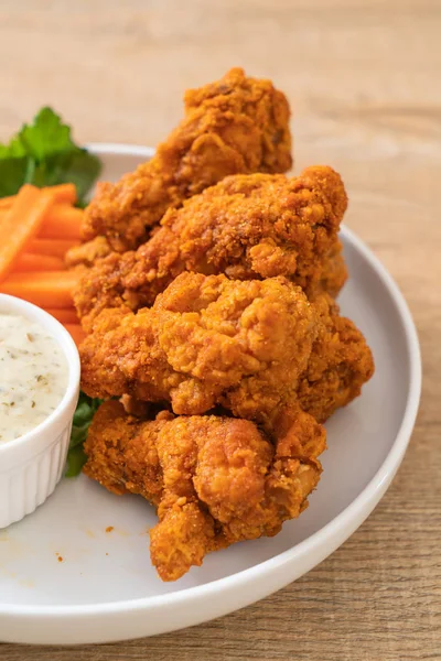 Fried Spicy Chicken Wings Vegetable — Stock Photo, Image