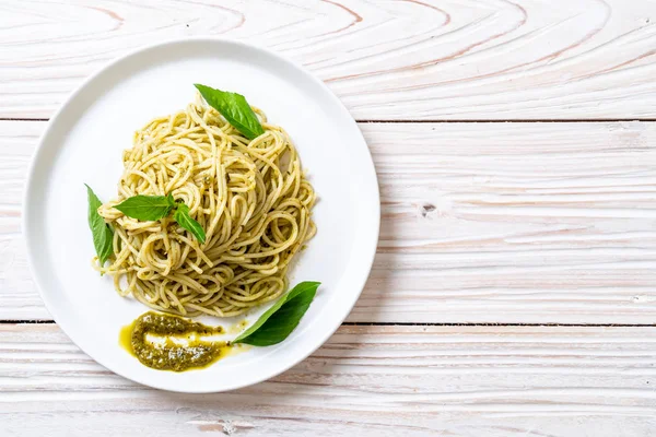 Homamade Spaghetti Pesto Sauce Olive Oil Basil Leaves — Stock Photo, Image