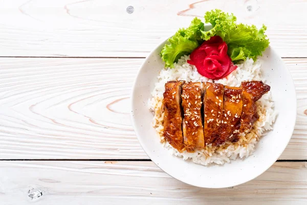 Ayam Panggang Dengan Saus Teriyaki Atas Mangkuk Nasi — Stok Foto