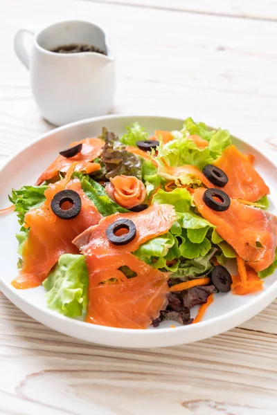 Salada Salmão Defumada Estilo Comida Saudável — Fotografia de Stock