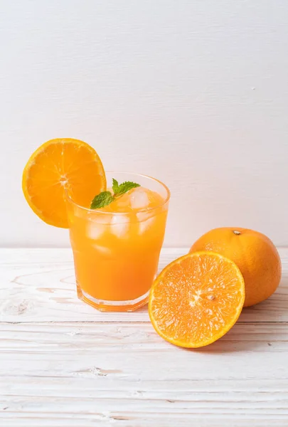 Склянка Апельсинового Соку Льодом — стокове фото