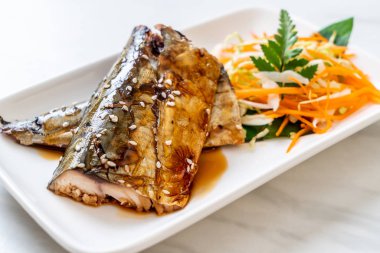 Teriyaki sosu - Japon yemekleri tarzı ile ızgara Saba Balık biftek