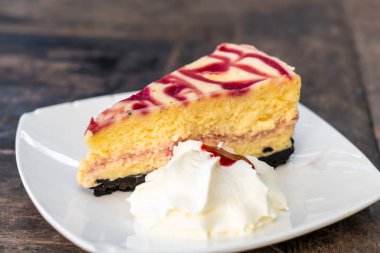 Ahududu peynir Pasta krema ile