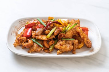 Kaju fıstığı - Asya gıda ile tavada kızartılmış tavuk