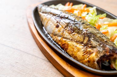 Teriyaki sosu - Japon yemekleri tarzı ile ızgara Saba Balık biftek