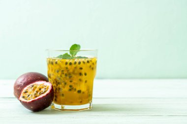 taze ve buzlu meyve suyu - sağlıklı içecek