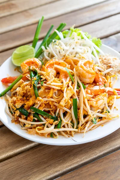 Pad Thai Fideos Arroz Fritos Con Camarones Comida Tailandesa — Foto de Stock