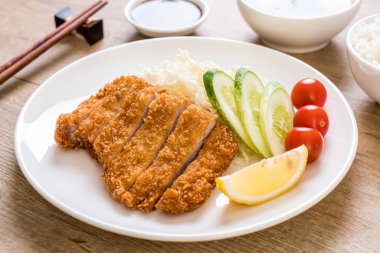 Japon kızartılmış domuz pirzolası (tonkatsu seti) - Japon yemek tarzı