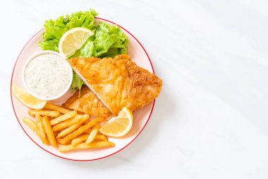 Balık ve cips - sağlıksız gıda