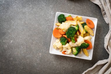 Kızarmış sebze - vejetaryen ve vejetaryen yemek tarzı