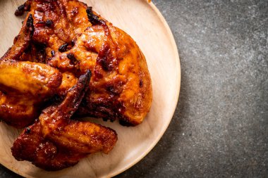 Masada ızgara ve ızgara tavuk.