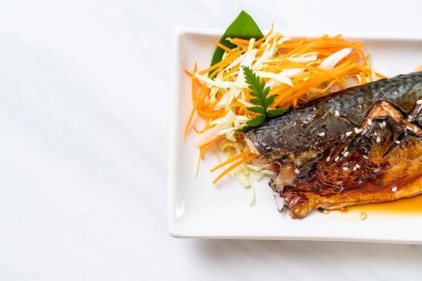 Teriyaki sosu - Japon yemekleri tarzı ile ızgara Saba Balık biftek