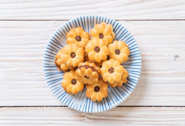 Hindistan cevizli bisküvi ve ananas reçeli.