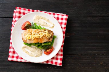 Izgara balık bifteği.