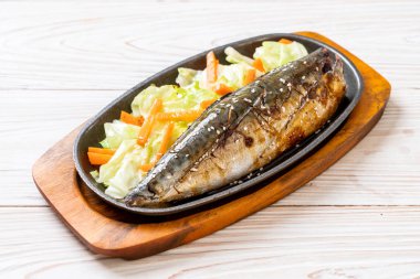 Teriyaki sosu - Japon yemekleri tarzı ile ızgara Saba Balık biftek