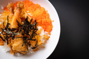 karides tempura pirinç kase karides yumurta ve yosun - Japon gıda tarzı