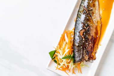 Teriyaki sosu - Japon yemekleri tarzı ile ızgara Saba Balık biftek